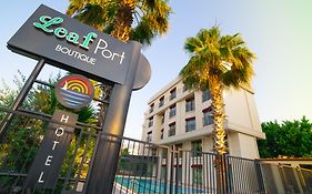 Leaf Port Hotel  4*